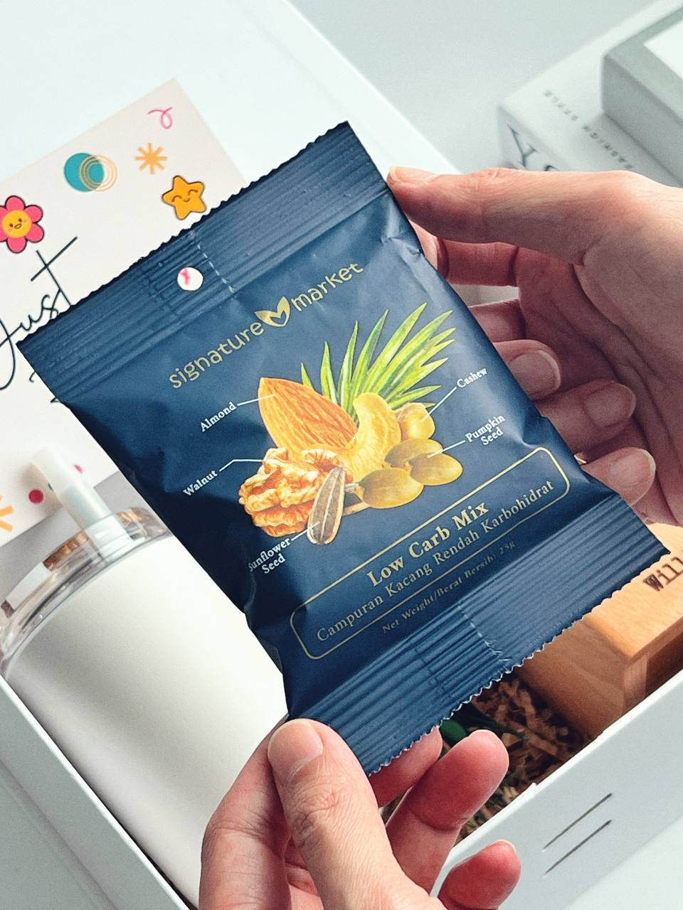 Snow White Nut Delight Giftset
